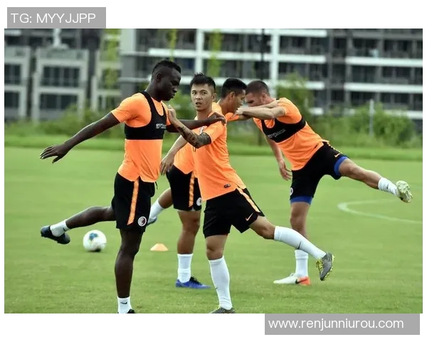 坎塞洛的足球之路:从天才少年到世界顶级后卫的蜕变与成就