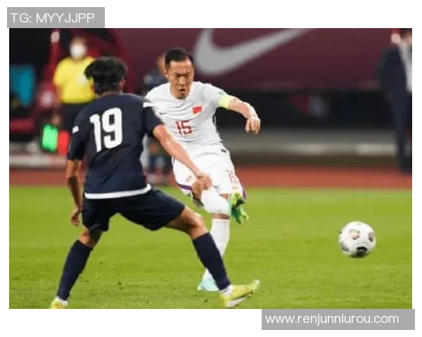 成都羽毛球队在邀请赛中以63分领跑积分榜展现强劲实力