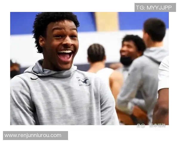 贾雷斯沃克展现潜力成为NBA新星引发球迷热议与期待