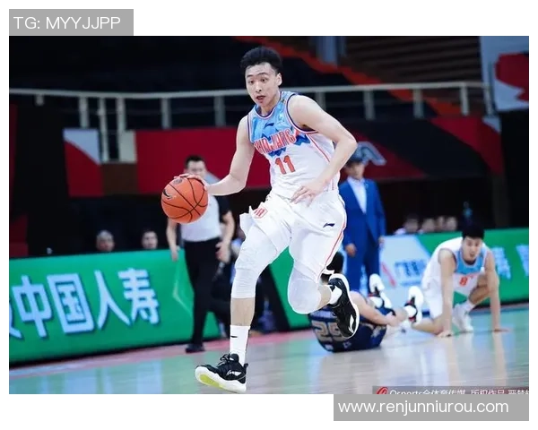 齐麟：从篮球新星到职业生涯的辉煌之路探索与成长的故事